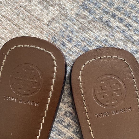 Tory Burch Pebbled Metallic Gunmetal Leather flip flop Flat Sandal Sandals 7 - Picture 3 of 8